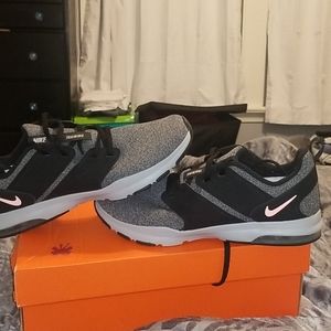 Air Bella TR training shoes